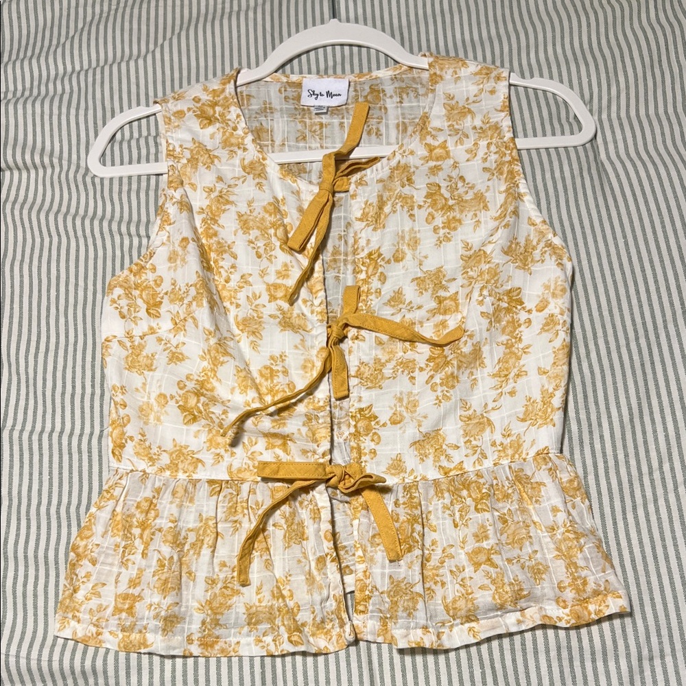 Women's Yellow Floral Sleeveless Tie Front Blouse